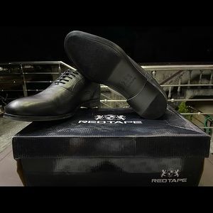 Men Black Solid Leather Formal Oxfords